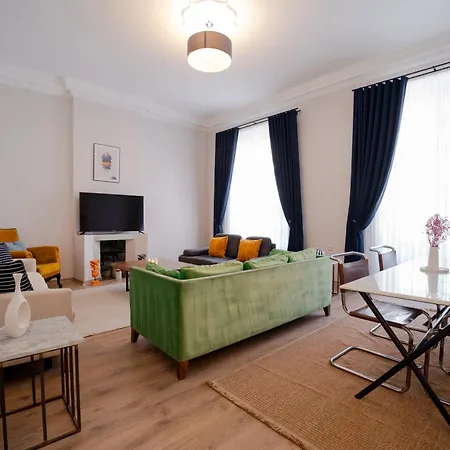 Spacious 3-bedroom 2-bathroom With Location 아파트 *