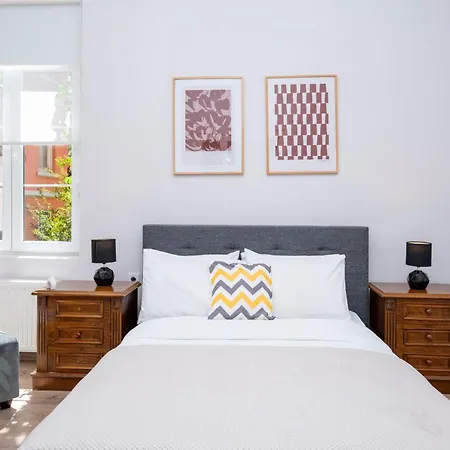 Spacious 3-bedroom 2-bathroom With Location *