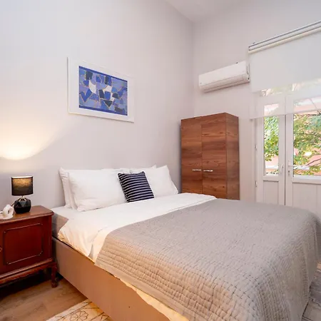 Spacious 3-bedroom 2-bathroom With Location *