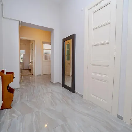 아파트 Spacious 3-bedroom 2-bathroom With Location