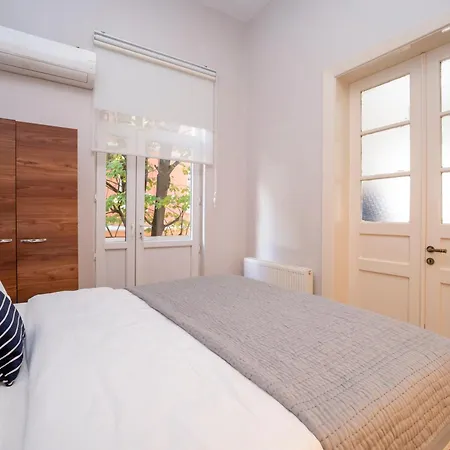 Spacious 3-bedroom 2-bathroom With Location * 이스탄불