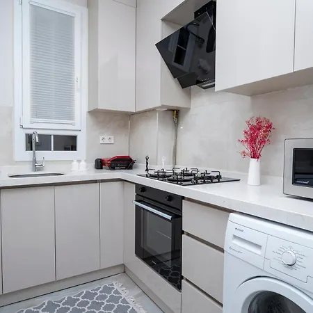 Spacious 3-bedroom 2-bathroom With Location